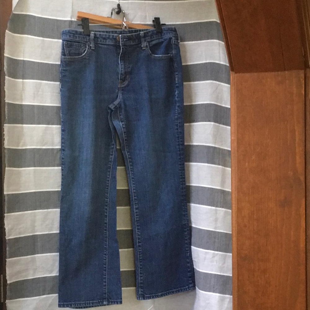 GAP Women’s Straight-Leg Jeans in Medium Blue Wash